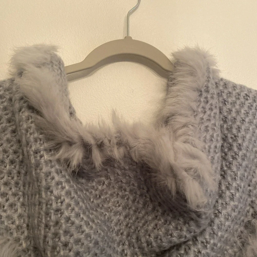 Tom And‎ Eva Scarf/Shall Knit Rabbit Fur Trim Dusty Blue EUC